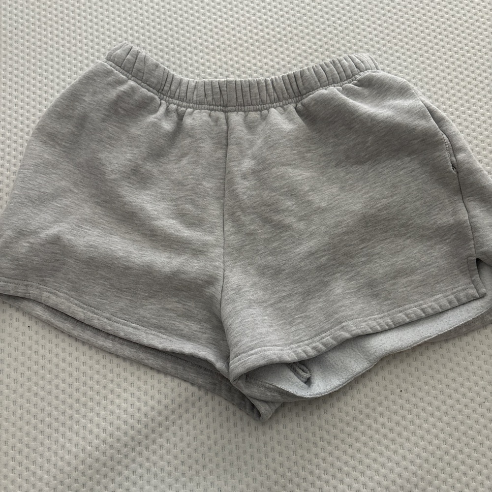 Amazon Essentials Gray Pullover And Shorts Set - image 3